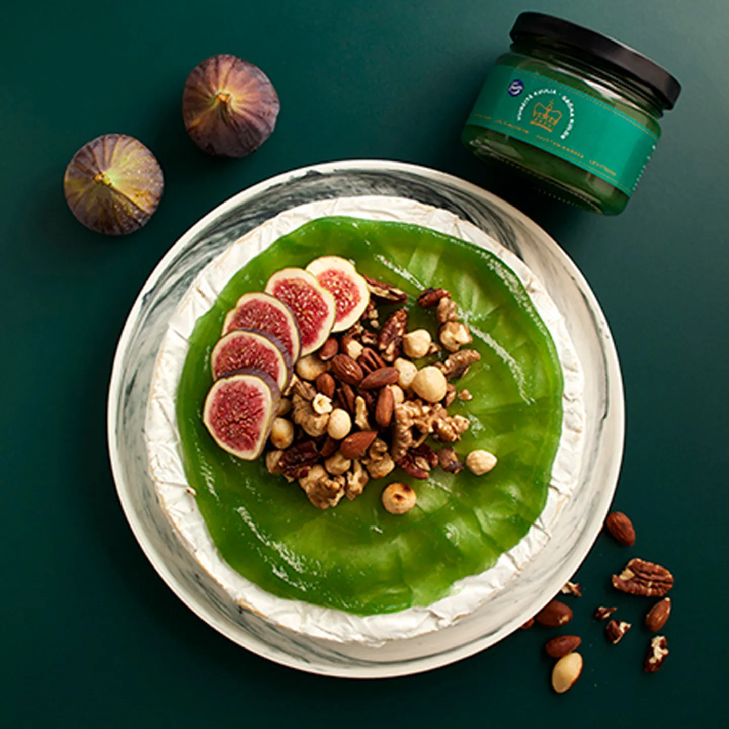 Brie-juustoa ja Fazer Vihreä Kuula marmeladia - Fazer.fi