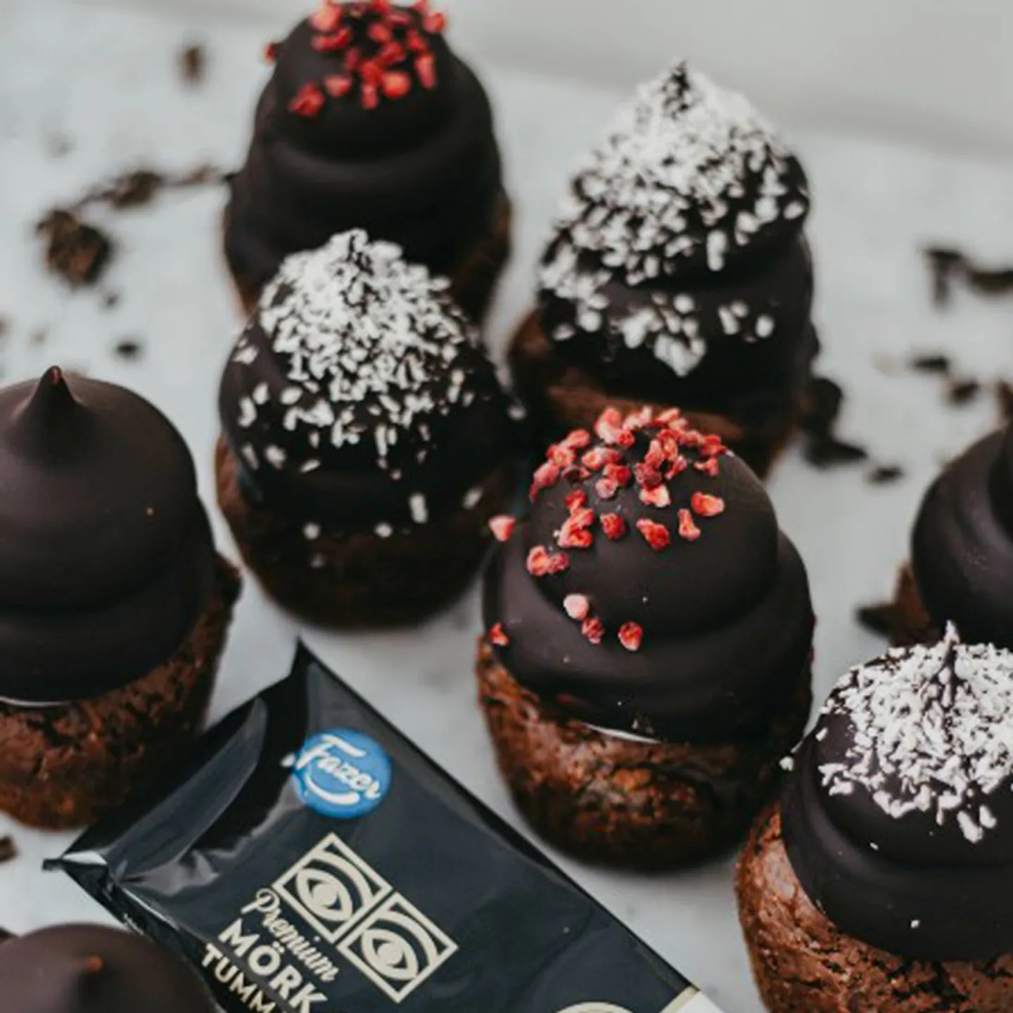 Amerikanska chokladmuffins med gräddbullstopp Fazer.se